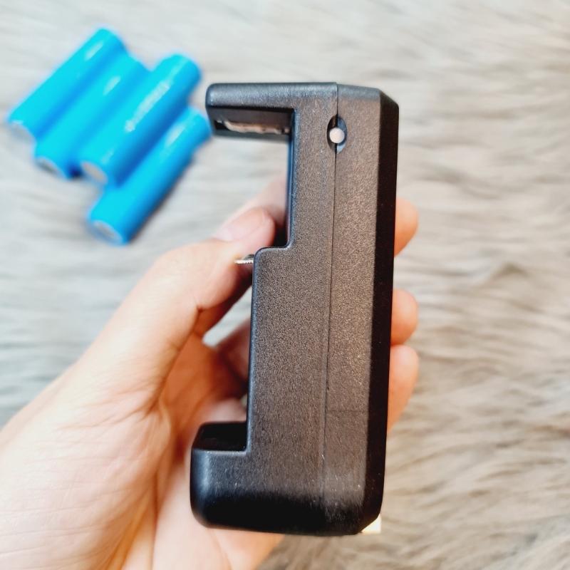 Đèn pin chuyên dụng dùng để soi đá, soi tiền giả 3 màu có tia UV cao cấp kèm sạc + PIN Đèn pin chuyên dụng dùng để soi đá, soi tiền giả 3 màu có tia UV cao cấp kèm sạc + PIN - Ảnh 5