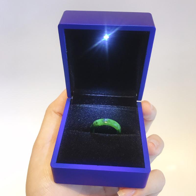 Hộp nhẫn chiếu đèn để nhẫn sang trọng tinh tế Hộp nhẫn chiếu đèn để nhẫn sang trọng tinh tế - Ảnh 4