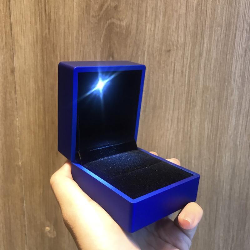 Hộp nhẫn chiếu đèn để nhẫn sang trọng tinh tế Hộp nhẫn chiếu đèn để nhẫn sang trọng tinh tế - Ảnh 7
