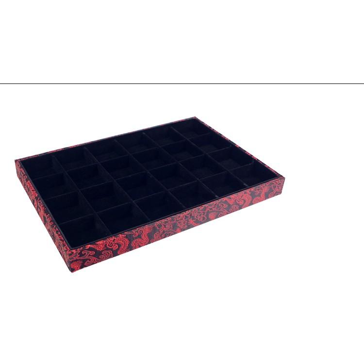 Khay gấm đỏ đen 18 ô trưng bày trang sức size 24x35cm Khay gấm đỏ đen 18 ô trưng bày trang sức size 24x35cm - Ảnh 2