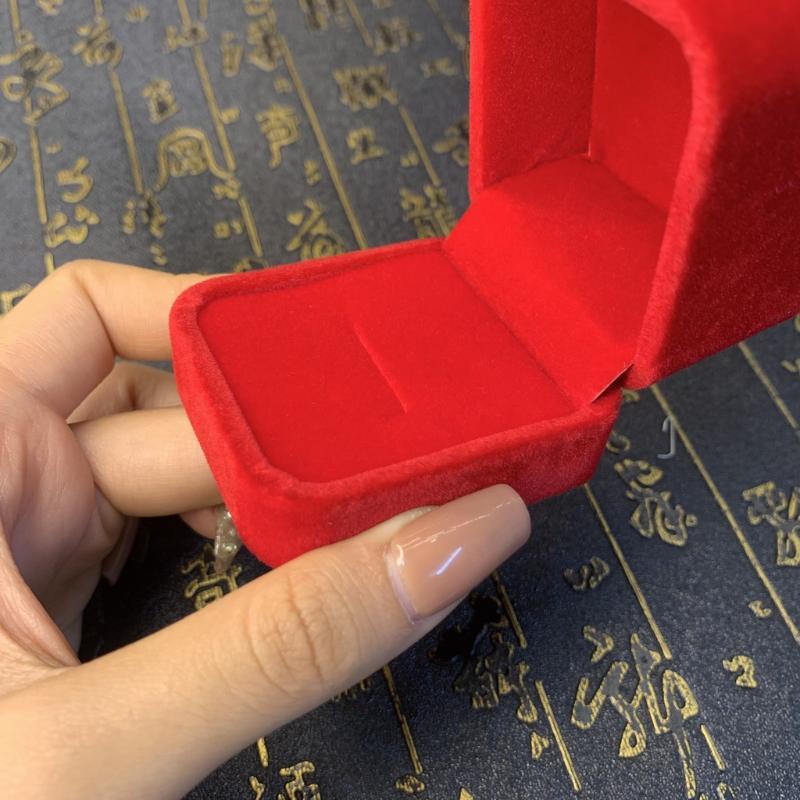 Hộp nhẫn nhung đỏ, chất liệu nhung sang trọng, phục vụ tặng quà, tặng nhẫn Hộp nhẫn nhung đỏ, chất liệu nhung sang trọng, phục vụ tặng quà, tặng nhẫn - Ảnh 4