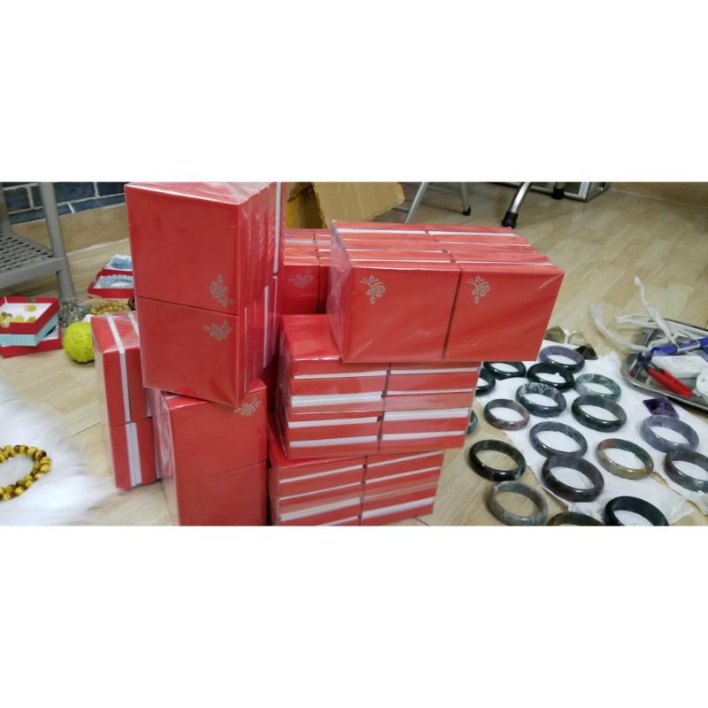 Hộp quà đựng chuỗi đá phong thủy đựng vòng tay đựng trang sức size 9x9x2cm (Combo 100 hộp) Hộp quà đựng chuỗi đá phong thủy đựng vòng tay đựng trang sức size 9x9x2cm (Combo 100 hộp) - Ảnh 6