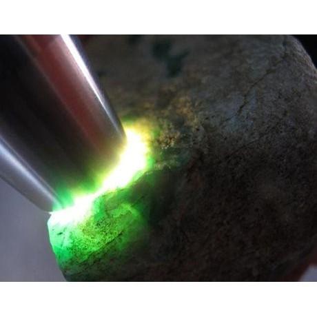 Đèn pin chuyên dụng soi các loại đá kèm sạc pin cao cấp