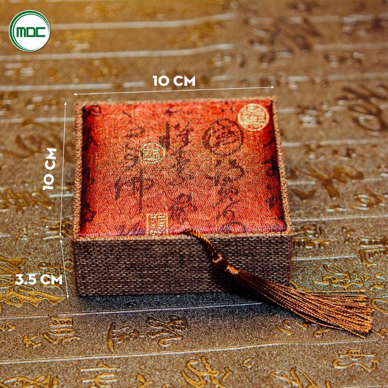 Hộp Gấm Đựng Vòng Phong Thủy Đẹp Mắt Có Tua Trang Trí Size 10x10x3,5cm Hộp Gấm Đựng Vòng Phong Thủy