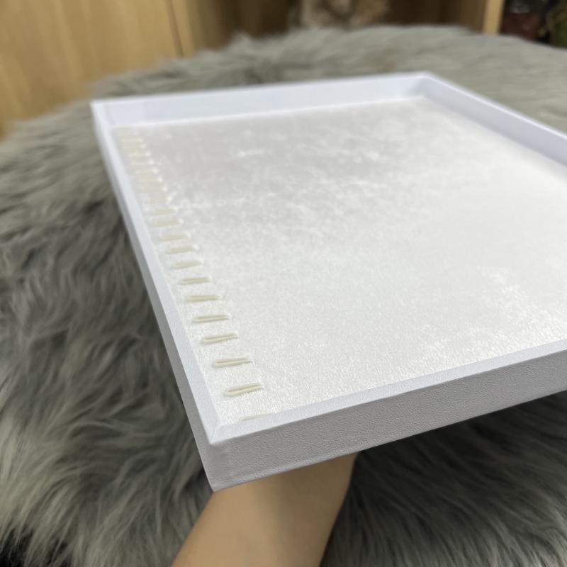 Khay Trưng Bày Dây Chuyền Trang Sức Vải Nhung Lụa Size 35x27x2cm (Không nắp) Khay Trưng Bày Dây Chuyền Trang Sức Vải Nhung Lụa Size 35x27x2cm (Không nắp) - Ảnh 8