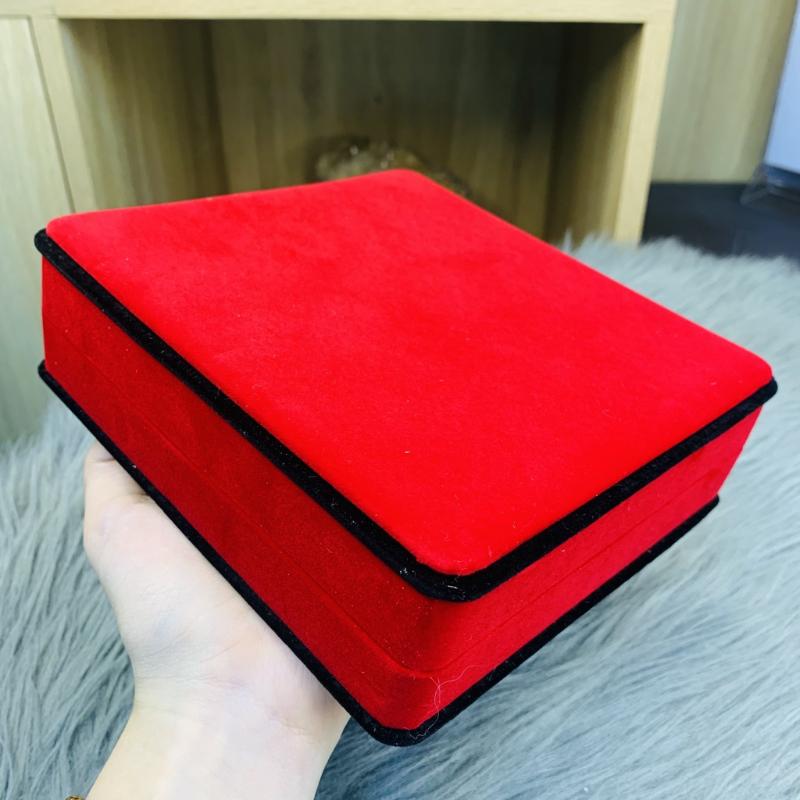 Hộp nhung đỏ đen hình vuông trưng bộ trang sức dùng để trưng bày, tặng Hộp nhung đỏ đen hình vuông trưng bộ trang sức dùng để trưng bày, tặng - Ảnh 7