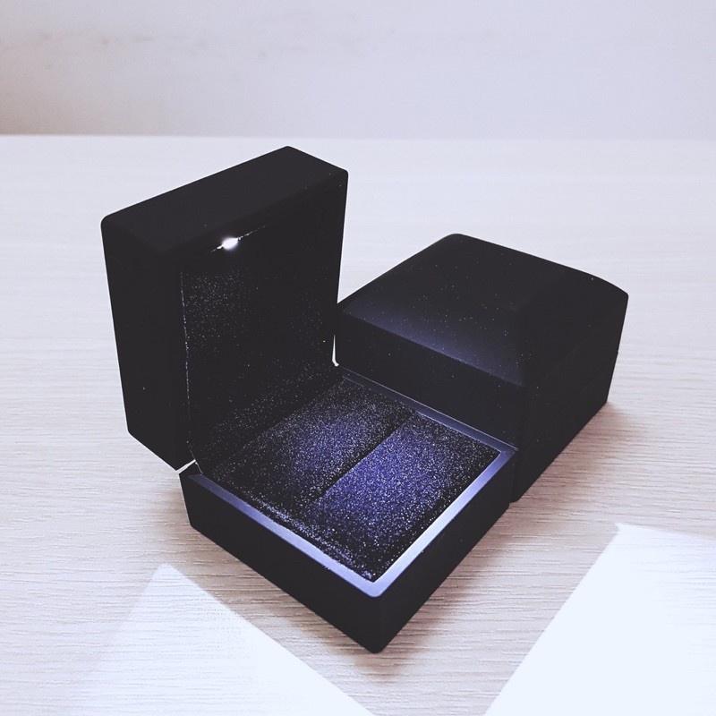 Hộp nhẫn chiếu đèn để nhẫn sang trọng tinh tế Hộp nhẫn chiếu đèn để nhẫn sang trọng tinh tế - Ảnh 9