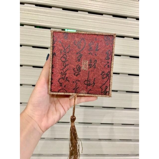 Hộp Gấm Đựng Vòng Phong Thủy Đẹp Mắt Có Tua Trang Trí Size 10x10x3,5cm Hộp Gấm Đựng Vòng Phong Thủy Đẹp Mắt Có Tua Trang Trí Size 10x10x3,5cm - Ảnh 4