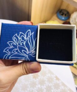 hộp đựng nhẫn đựng bông tai in hình hoa sen cao cấp size 4,5x4,5x3,5cm